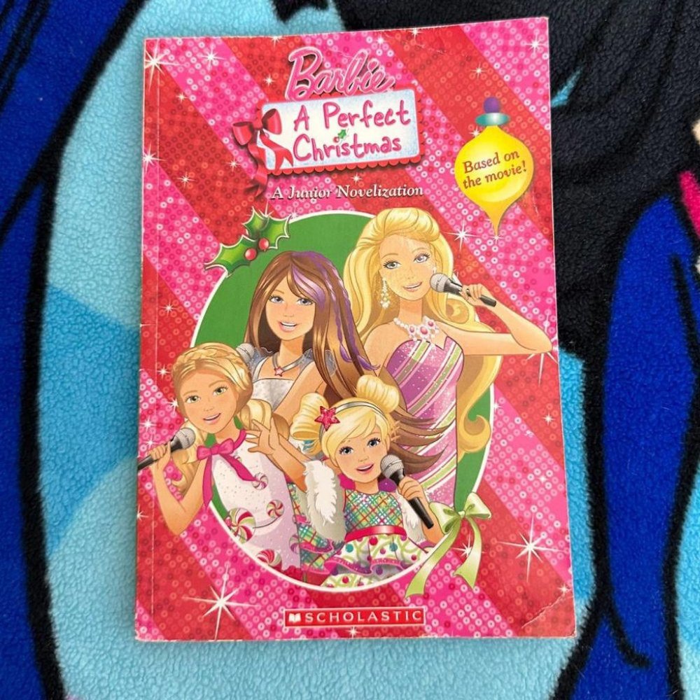 BARBIE: A PERFECT‎ CHRISTMAS BOOK